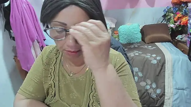 Snapshot of Mrs_mommy_ chatting on 06-17-26, 07:13 Mrs mommy online show from 06-17-26, 07:13