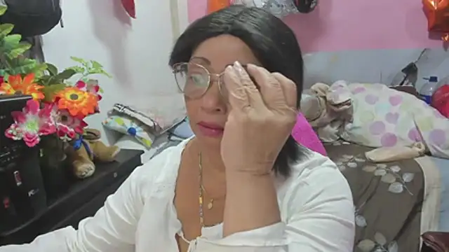 Snapshot of Mrs_mommy_ chatting on 07-12-26, 08:53 Mrs mommy online show from 07-12-26, 08:53