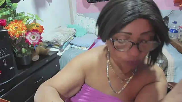 Snapshot of Mrs_mommy_ chatting on 07-05-26, 04:19 Mrs mommy online show from 07-05-26, 04:19