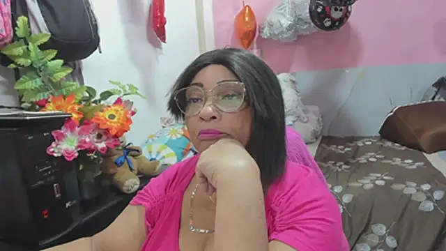 Snapshot of Mrs_mommy_ chatting on 07-13-26, 06:29 Mrs mommy online show from 07-13-26, 06:29