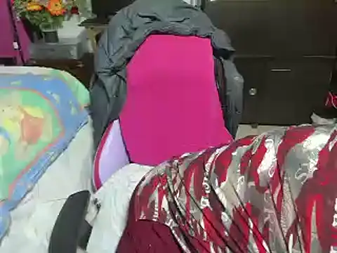 Snapshot of Mrs_mommy_ chatting on 10-14-25, 09:47 Mrs mommy online show from 10-14-25, 09:47
