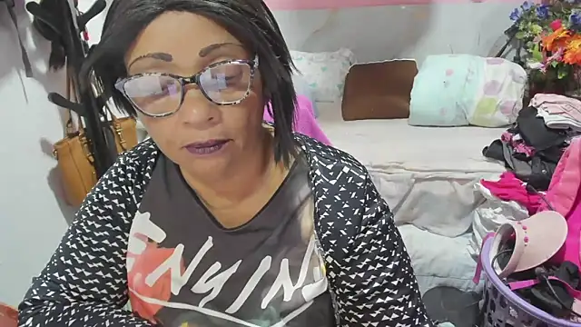 Snapshot of Mrs_mommy_ chatting on 06-07-26, 10:04 Mrs mommy online show from 06-07-26, 10:04