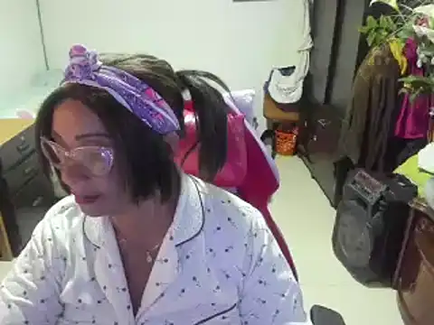 Snapshot of Mrs_mommy_ chatting on 02-24-25, 05:20 Mrs mommy online show from 02-24-25, 05:20