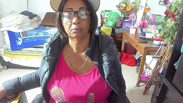 Snapshot of Mrs_mommy_ chatting on 09-27-25, 10:05 Mrs mommy online show from 09-27-25, 10:05
