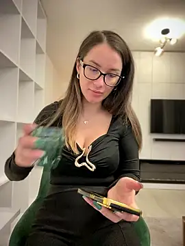 HotXMom online show from 01-10-26, 06:20