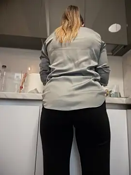 HotXMom online show from 11-30-25, 11:55