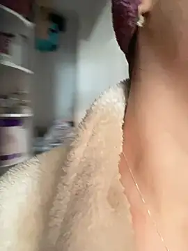 HotXMom online show from 02-19-26, 07:49