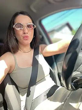 HotXMom online show from 05-26-26, 01:20
