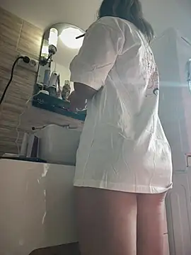 HotXMom online show from 04-15-26, 05:46