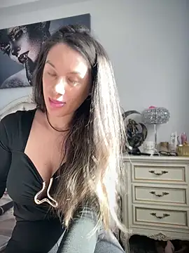 HotXMom online show from 05-15-26, 06:22