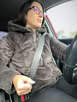 Snapshot of HotXMom chatting on 10-06-25, 05:52 HotXMom online show from 10-06-25, 05:52