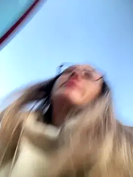 Snapshot of HotXMom chatting on 09-27-25, 03:56 HotXMom online show from 09-27-25, 03:56