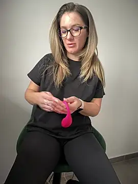 Snapshot of HotXMom chatting on 03-11-25, 10:29 HotXMom online show from 03-11-25, 10:29