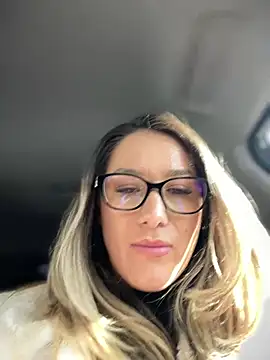 Snapshot of HotXMom chatting on 02-27-25, 04:24 HotXMom online show from 02-27-25, 04:24