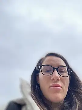 Snapshot of HotXMom chatting on 10-10-25, 05:52 HotXMom online show from 10-10-25, 05:52