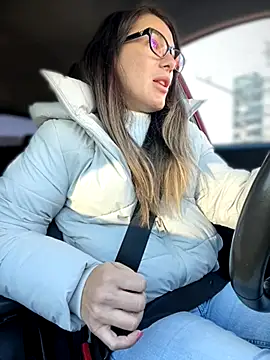 Snapshot of HotXMom chatting on 10-20-25, 06:04 HotXMom online show from 10-20-25, 06:04