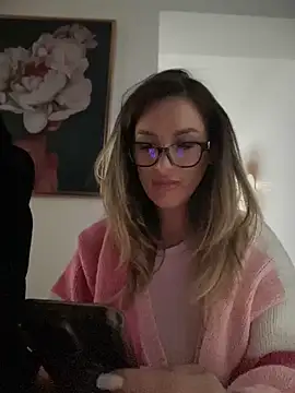 Snapshot of HotXMom chatting on 03-17-25, 01:29 HotXMom online show from 03-17-25, 01:29