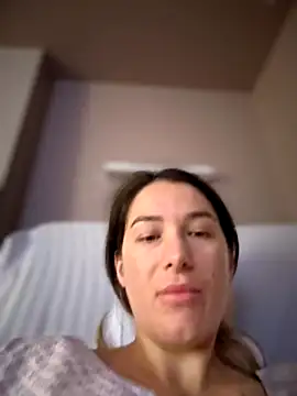 Snapshot of HotXMom chatting on 10-23-25, 05:39 HotXMom online show from 10-23-25, 05:39