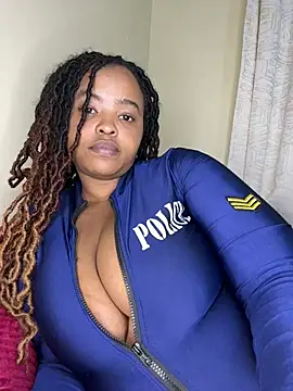 Linahlove online show from 07-18-26, 09:34