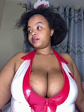 Snapshot of Linahlove chatting on 05-31-26, 08:20 Linahlove online show from 05-31-26, 08:20
