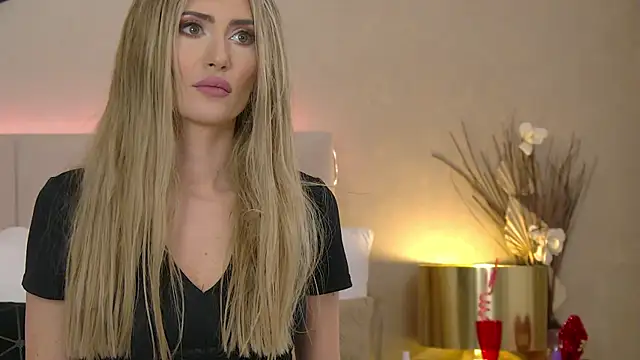 Snapshot of EvellineClaire chatting on 03-18-25, 07:33 EvellineClaire online show from 03-18-25, 07:33