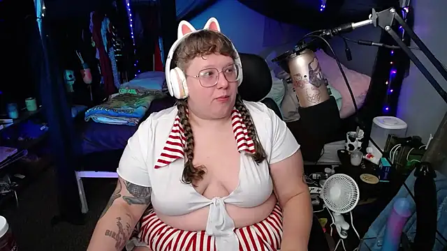 FatVeronica online show from 01-26-25, 04:20