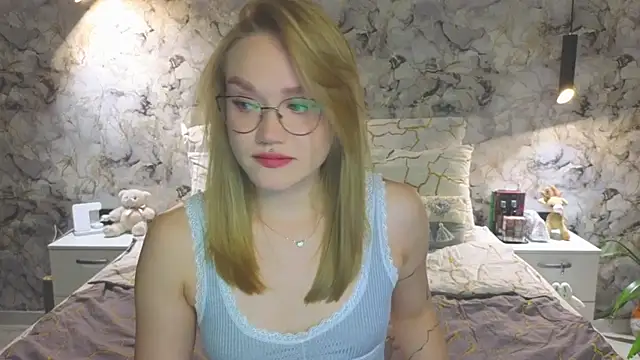 Aurora Golden1 online show from 10-26-25, 05:57