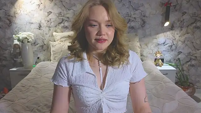 Aurora Golden1 online show from 05-19-26, 04:14