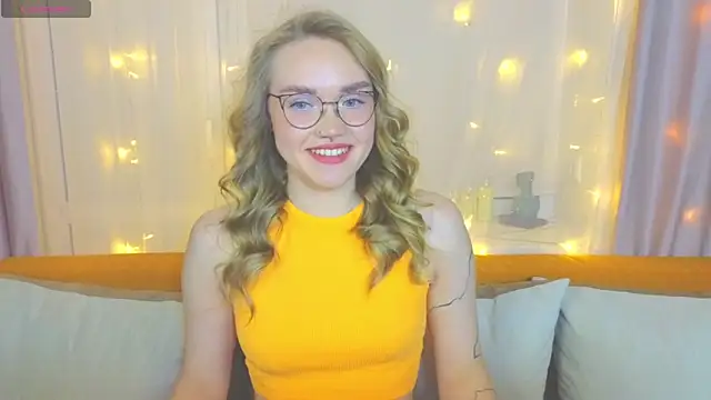 Snapshot of Aurora_Golden1 chatting on 02-17-25, 04:17 Aurora Golden1 online show from 02-17-25, 04:17