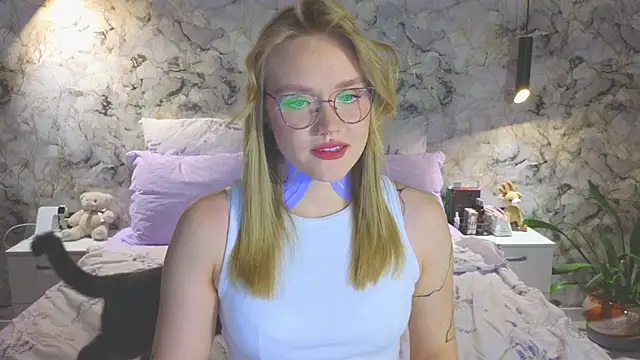 Aurora Golden1 online show from 11-21-25, 06:18