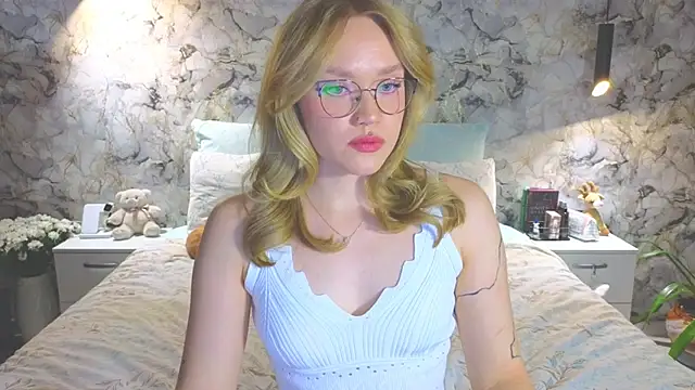 Aurora Golden1 online show from 11-13-25, 04:55