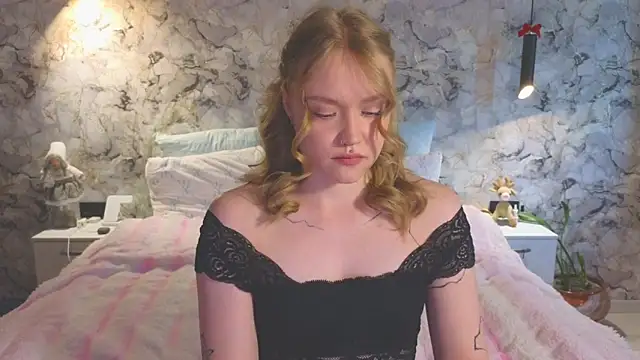 Aurora Golden1 online show from 06-06-26, 12:43