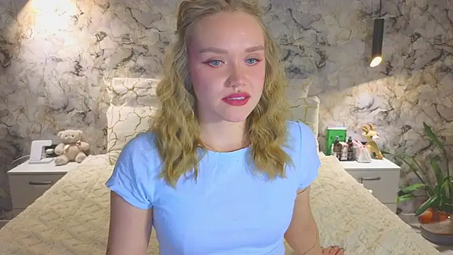 Aurora Golden1 online show from 11-29-25, 05:02