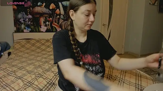 Snapshot of AlisaBacker chatting on 11-11-25, 12:22 AlisaBacker online show from 11-11-25, 12:22