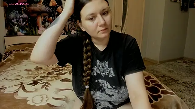 Snapshot of AlisaBacker chatting on 11-25-25, 06:30 AlisaBacker online show from 11-25-25, 06:30