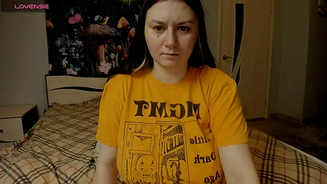 Snapshot of AlisaBacker chatting on 12-13-25, 08:04 AlisaBacker online show from 12-13-25, 08:04