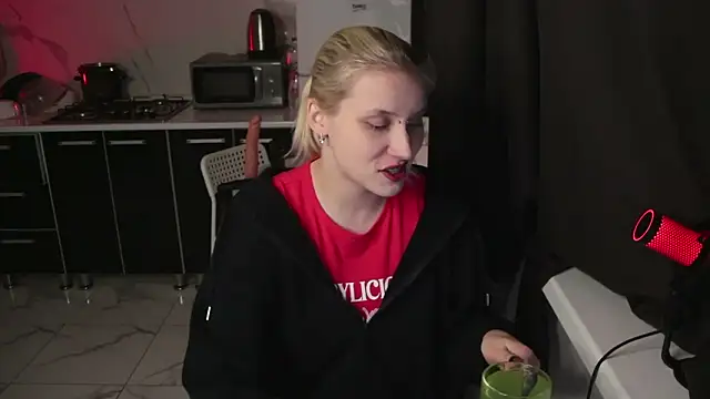 Snapshot of MertyXX chatting on 02-21-26, 10:12 MertyXX online show from 02-21-26, 10:12