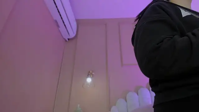 Snapshot of lia_ass_ chatting on 11-29-25, 10:59 lia ass online show from 11-29-25, 10:59