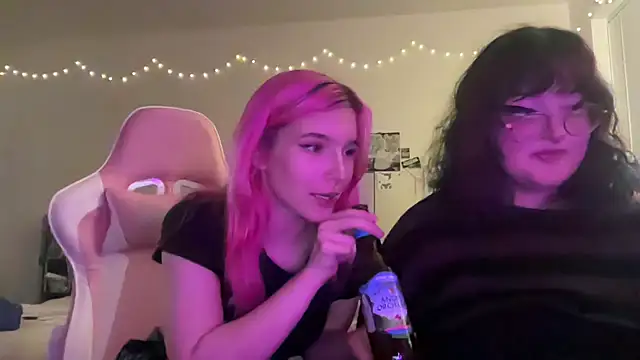 Snapshot of xKittyKat chatting on 01-07-26, 03:33 xKittyKat online show from 01-07-26, 03:33