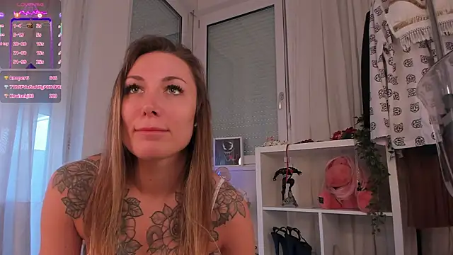 Snapshot of seilyfox chatting on 10-10-25, 06:03 seilyfox online show from 10-10-25, 06:03