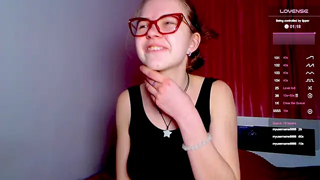 Snapshot of Sarah_HS chatting on 12-30-24, 04:07 Sarah HS online show from 12-30-24, 04:07