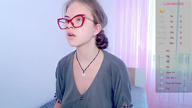 Snapshot of Sarah_HS chatting on 09-10-25, 10:47 Sarah HS online show from 09-10-25, 10:47