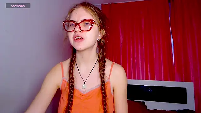 Snapshot of Sarah_HS chatting on 01-17-25, 11:17 Sarah HS online show from 01-17-25, 11:17
