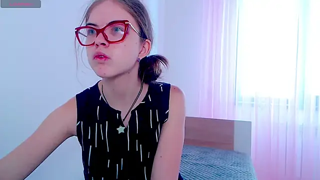 Snapshot of Sarah_HS chatting on 02-28-25, 08:31 Sarah HS online show from 02-28-25, 08:31