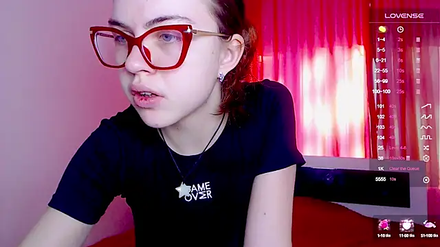 Snapshot of Sarah_HS chatting on 02-05-25, 08:54 Sarah HS online show from 02-05-25, 08:54