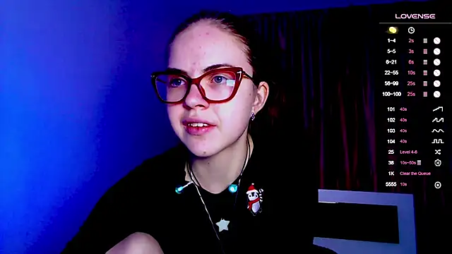 Snapshot of Sarah_HS chatting on 12-19-24, 04:57 Sarah HS online show from 12-19-24, 04:57