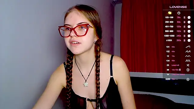 Snapshot of Sarah_HS chatting on 01-13-25, 12:56 Sarah HS online show from 01-13-25, 12:56