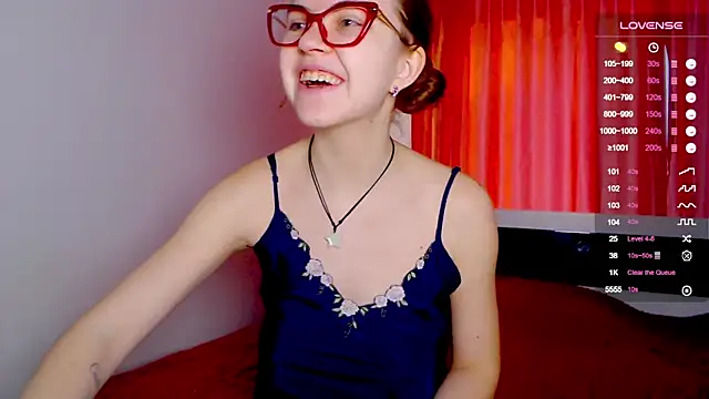 Snapshot of Sarah_HS chatting on 02-06-25, 10:58 Sarah HS online show from 02-06-25, 10:58