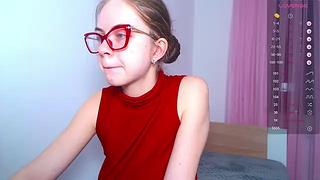 Snapshot of Sarah_HS chatting on 03-11-25, 03:34 Sarah HS online show from 03-11-25, 03:34