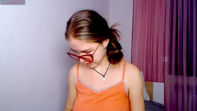 Sarah HS online show from 11-24-25, 02:06